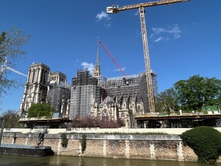 Catharina Arp – Heute vor 5 Jahren stand Notre Dame in Flammen! Wie geht es der Kathedrale heute?